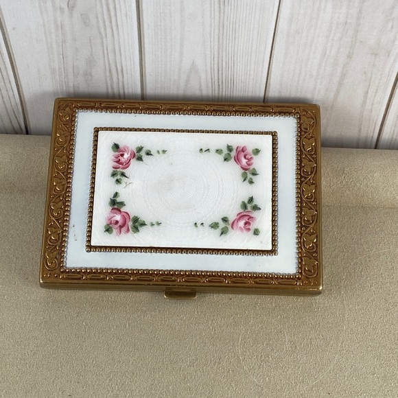 Vintage Guilloche Roses in Enamel almost new Makeup Compact - Picture 2 of 11